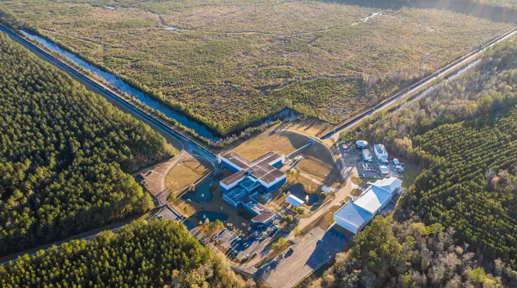 Laser Interferometer Gravitational-wave Observatory aerial photo showing End-station at 4km and Mid-station at 2km